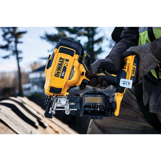 DeWalt 20V MAX XR 1-3/4" Roofing Nailer Model