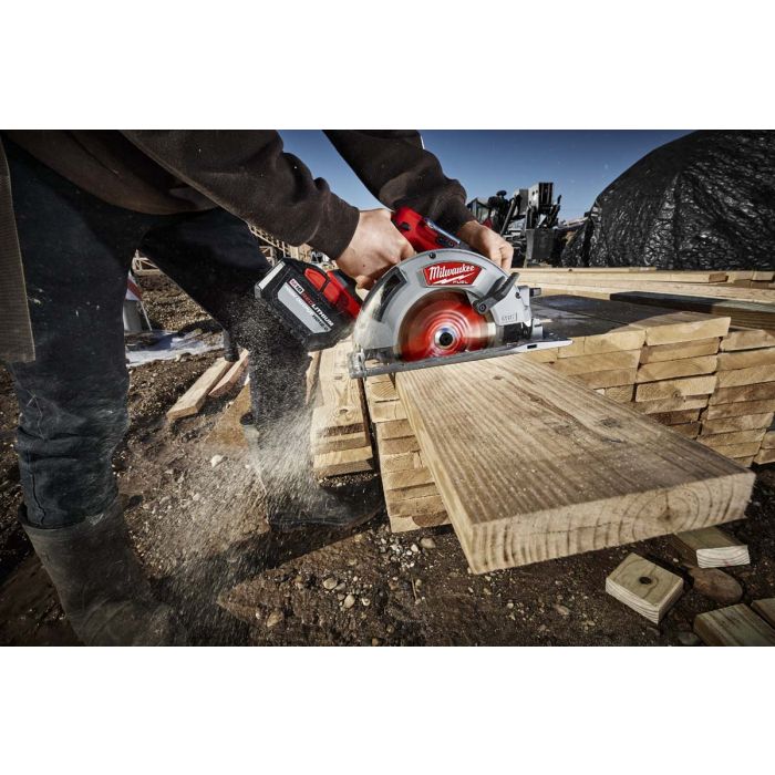 Milwaukee M18 FUEL 18 Volt Lithium-Ion Brushless Cordless 7-1/4 in. Circular Saw - Tool Only Model